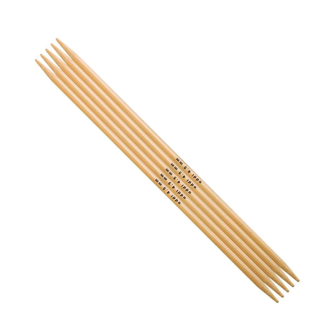Kuvassa on Addi Nature BAMBOO double pointed needles -sukkapuikot.