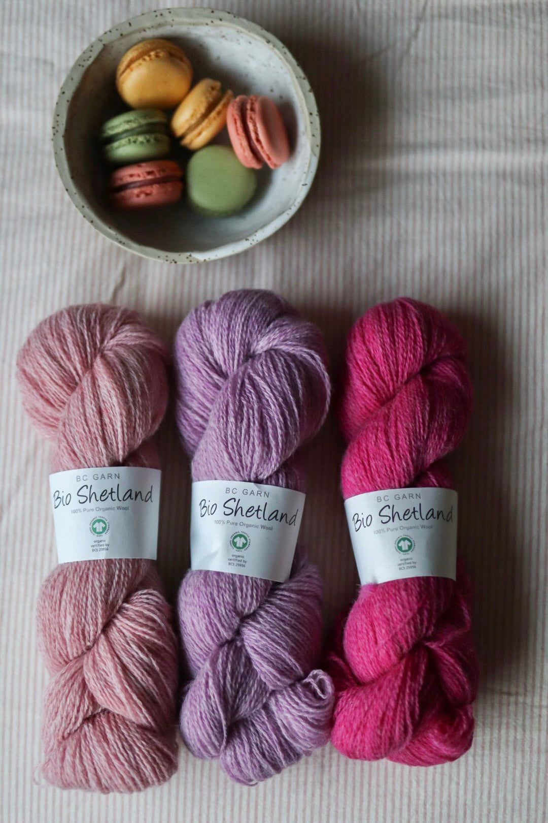Kuvassa on BC Garn Bio Shetland GOTS -lankoja (yarn).