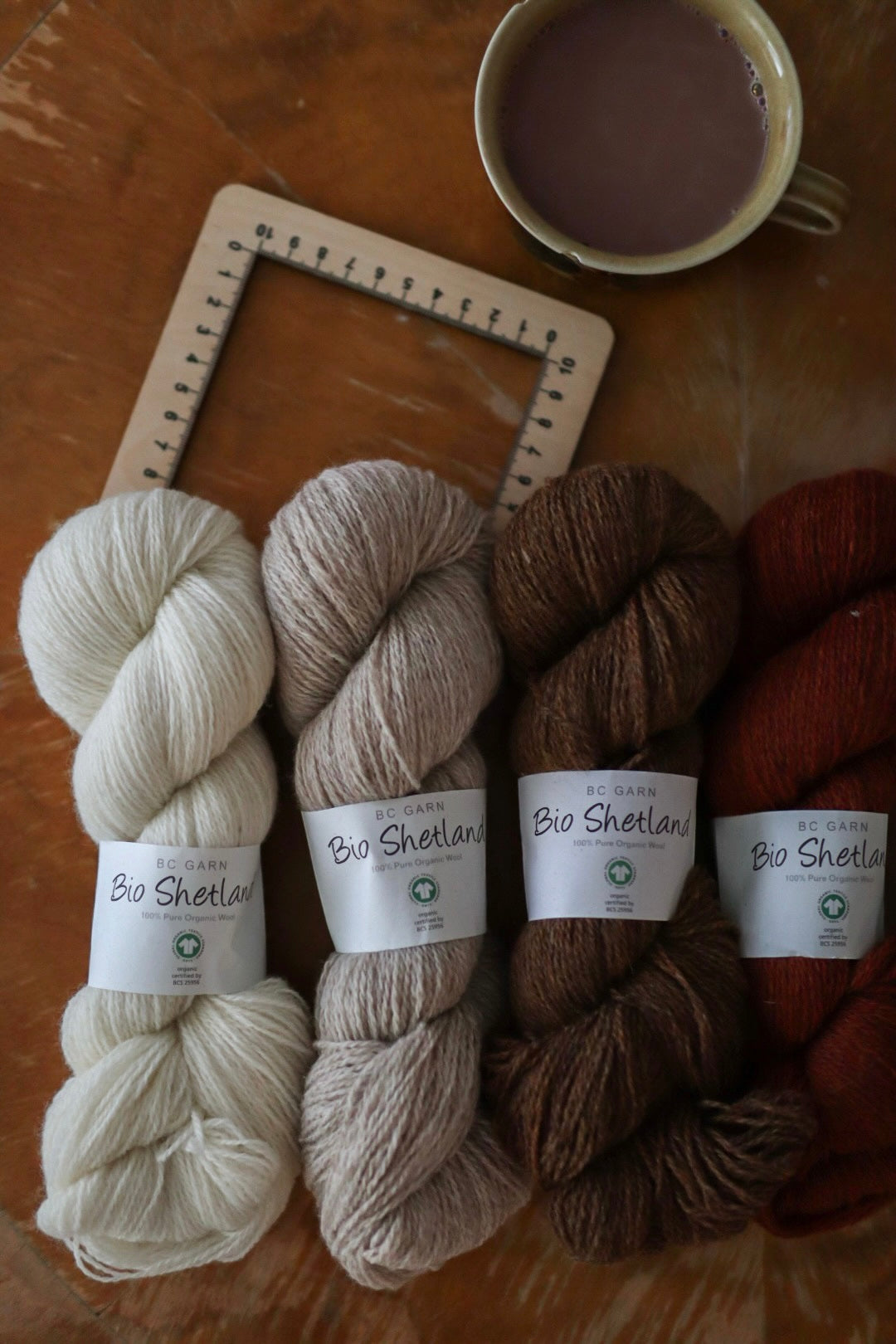 Kuvassa on BC Garn Bio Shetland GOTS -lankoja (yarn).