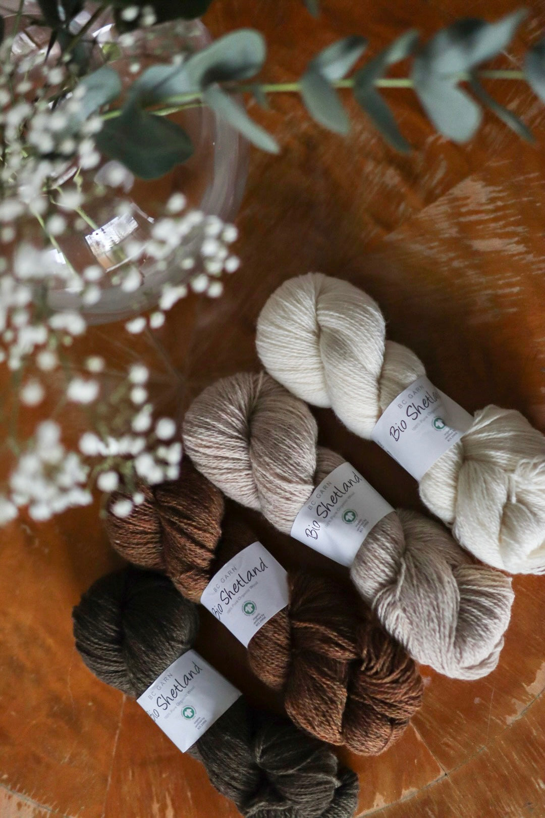 Kuvassa on BC Garn Bio Shetland GOTS -lankoja (yarn).