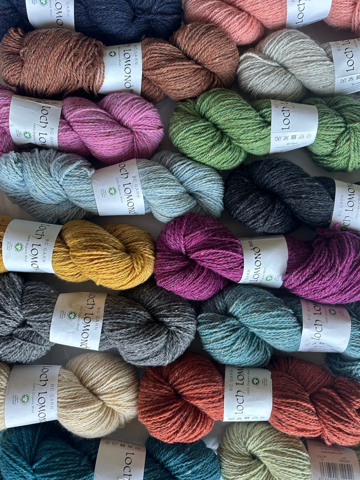 Kuvassa on BC Garn Loch Lomond GOTS -lankoja.