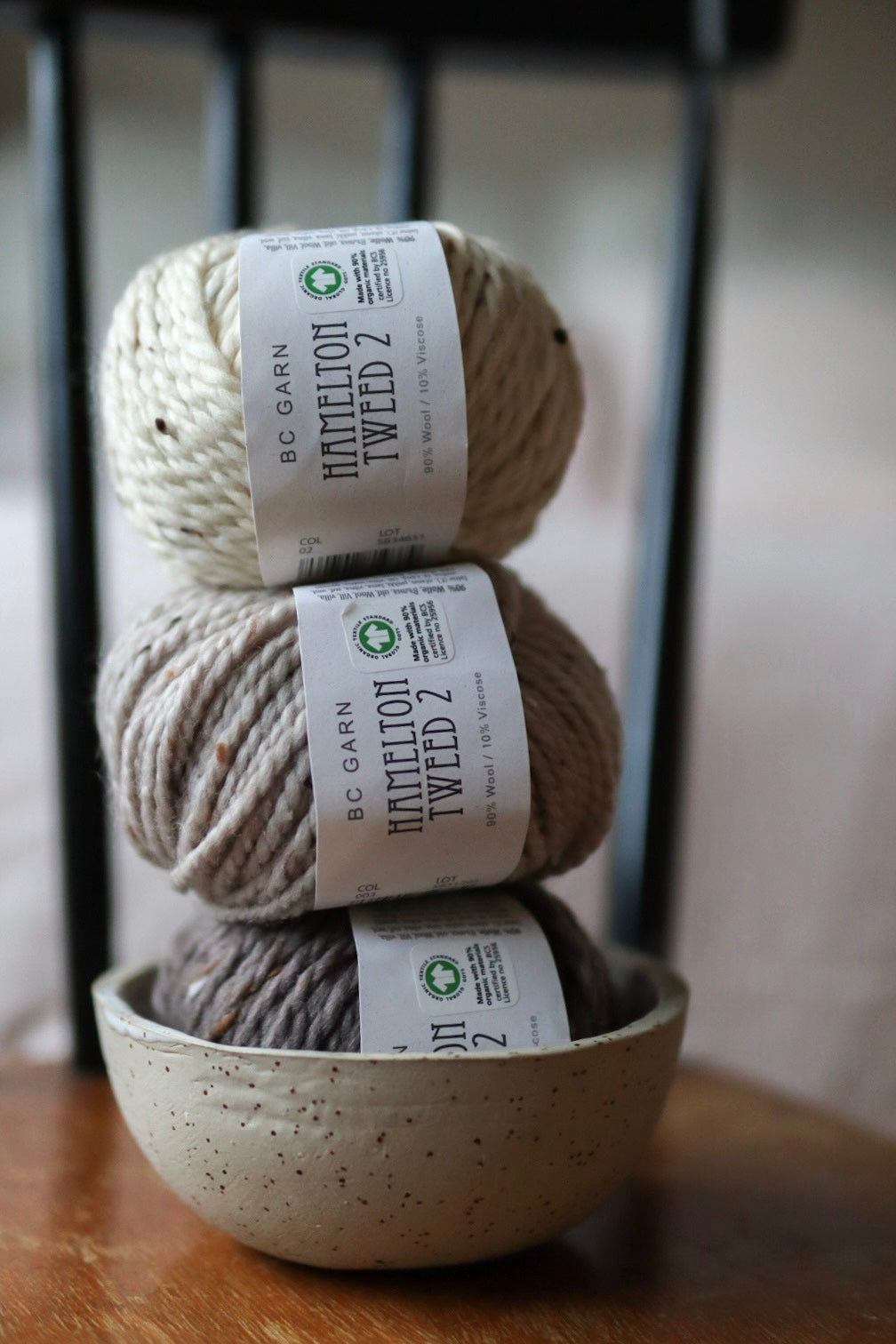 Kuvassa on BC Garn Hamelton Tweed 2 -lankoja.