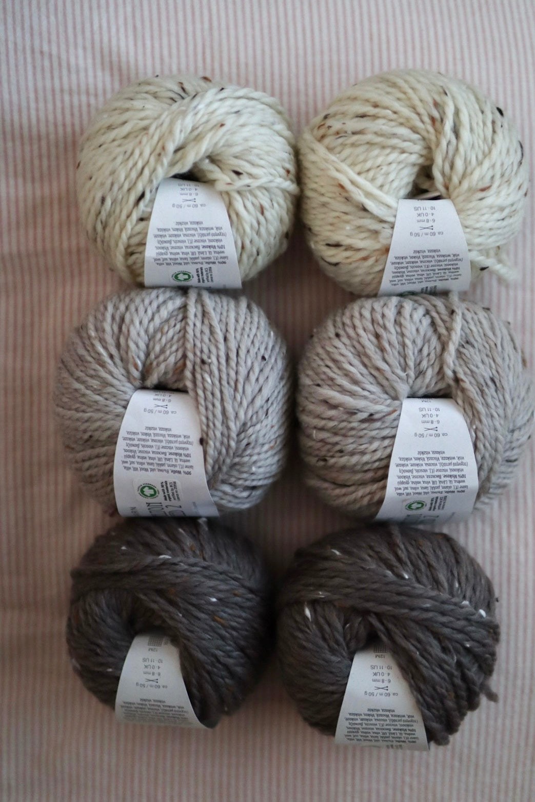 Kuvassa on BC Garn Hamelton Tweed 2 -lankoja.