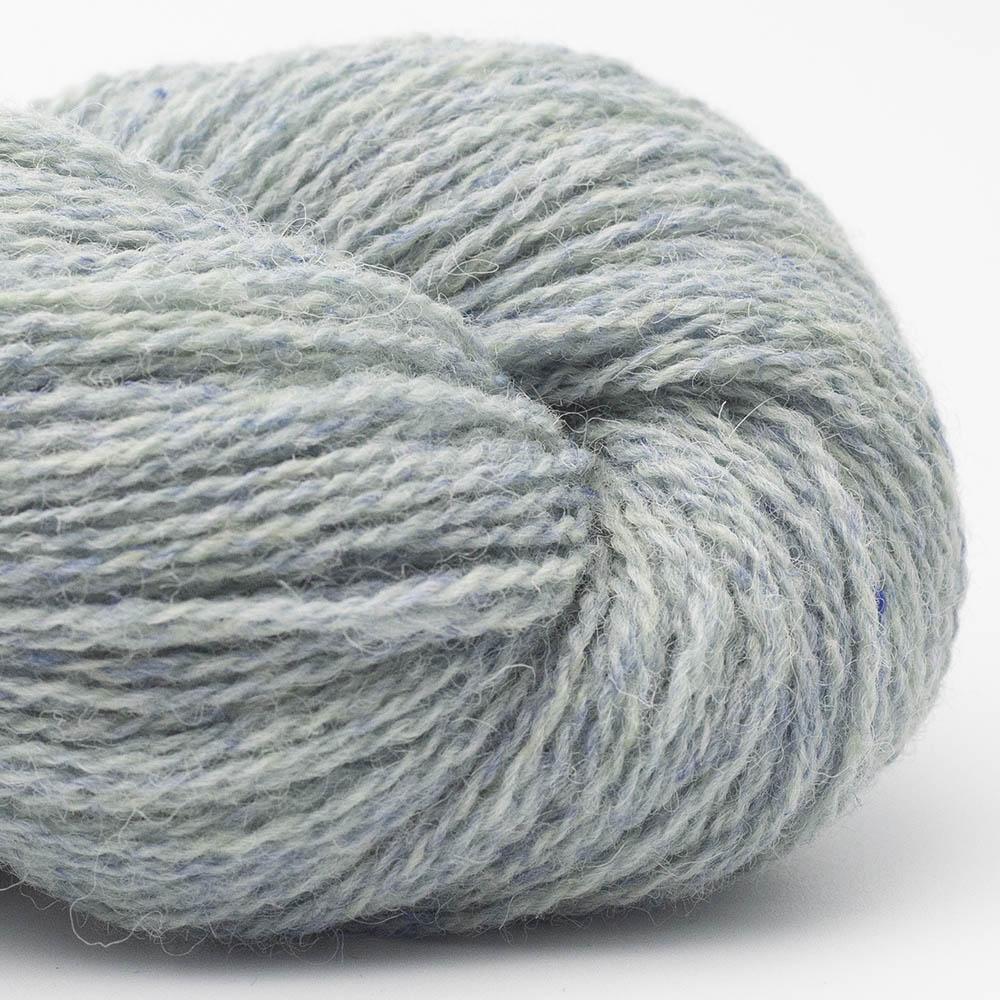 Kuvassa on BC Garn Bio Shetland GOTS -lanka (yarn) värissä Ice Water.