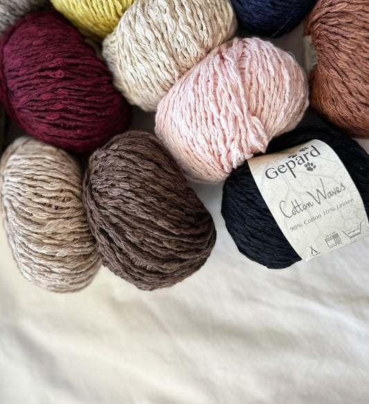 Kuvassa on Gepard Garn Cotton Waves -lankeriä (yarns).