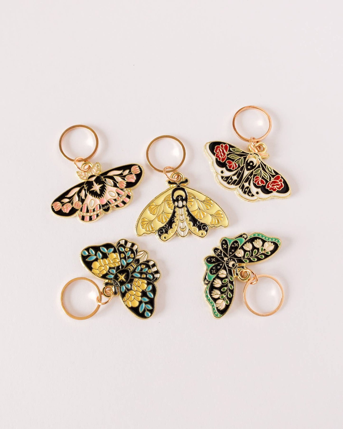 Kuvassa on Hello Kim Butterflies -Perhoset -silmukkamerkkisetti (stitch marker).