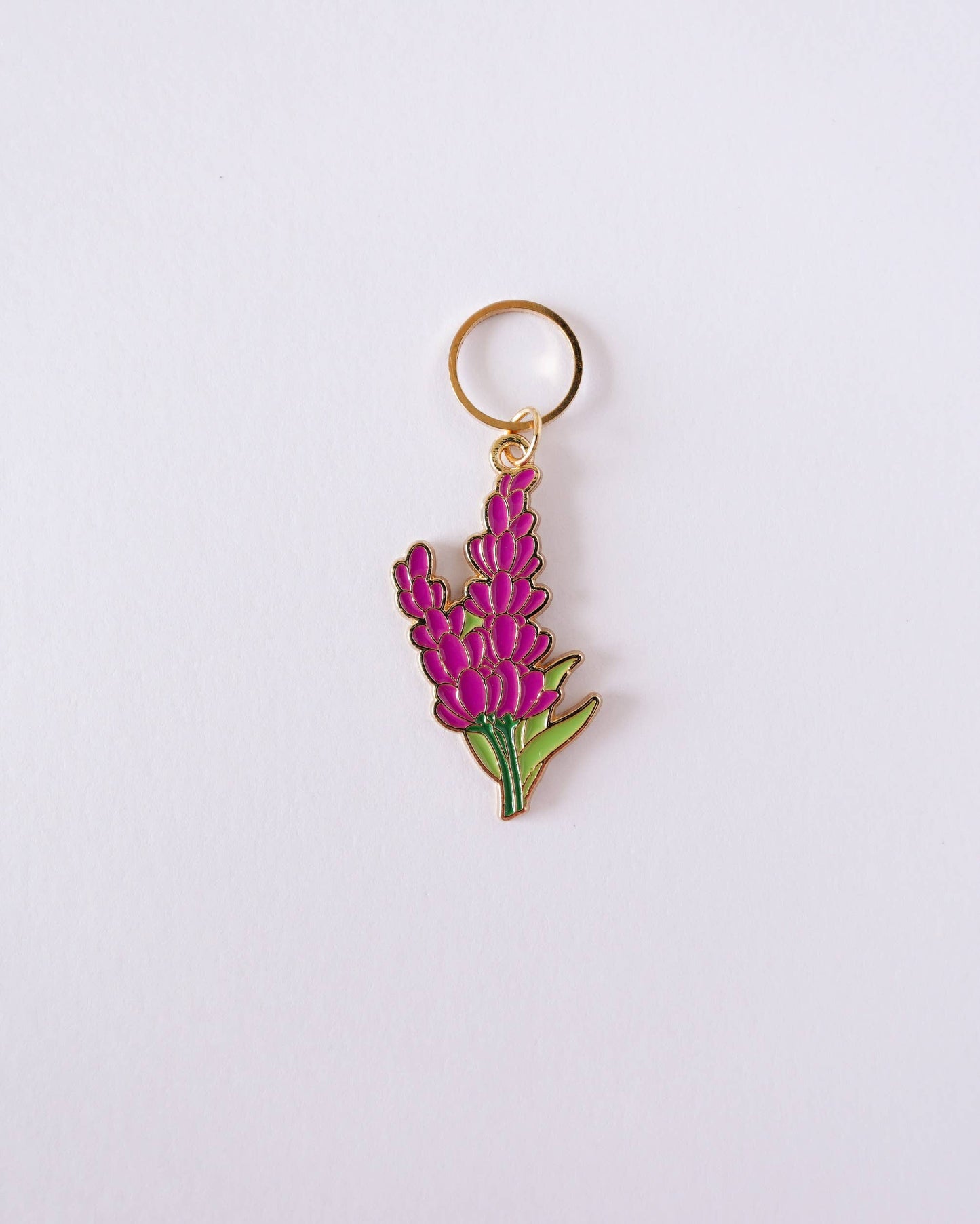 Kuvassa on Hello Kim Floral #2 -kukka -silmukkamerkkisetti (stitch marker).
