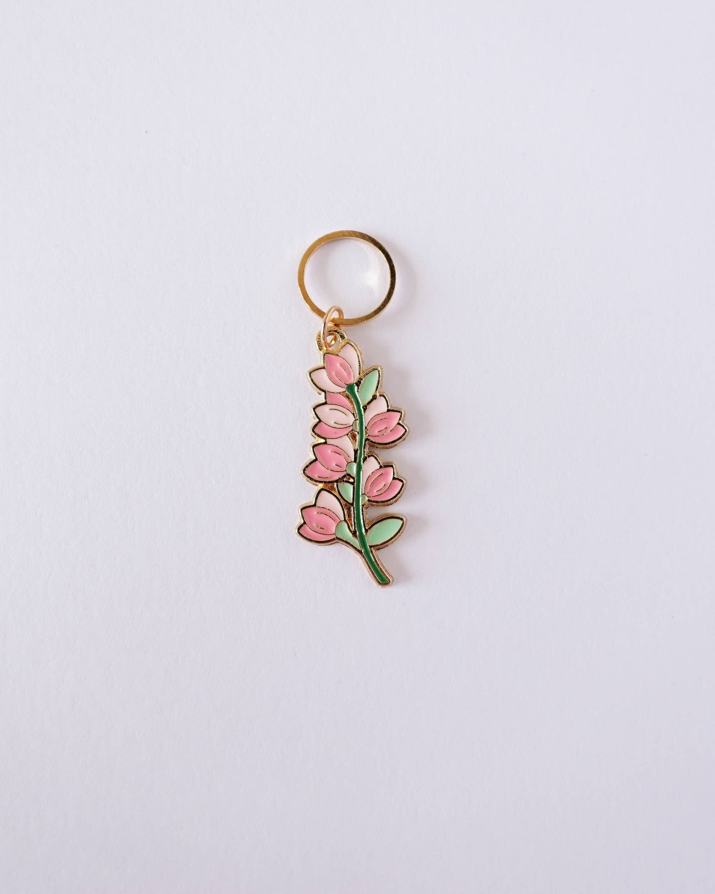 Kuvassa on Hello Kim Floral #2 -kukka -silmukkamerkkisetti (stitch marker).