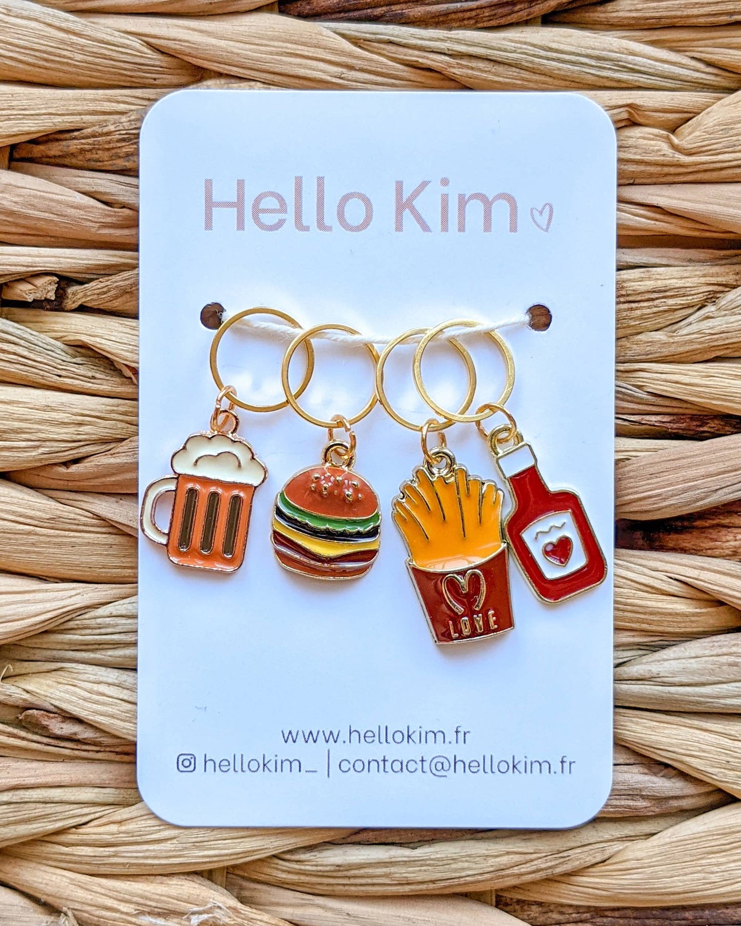 Kuvassa on Hello Kim Junk Food #1 -pikaruoka -silmukkamerkkisetti (stitch marker).