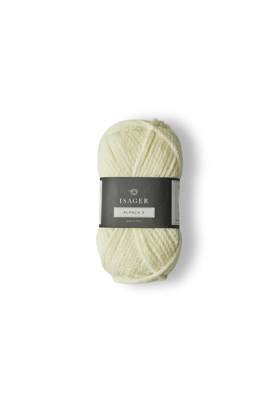 Kuvassa on Isager Alpaca 3 -lanka (yarn) värissä E0.