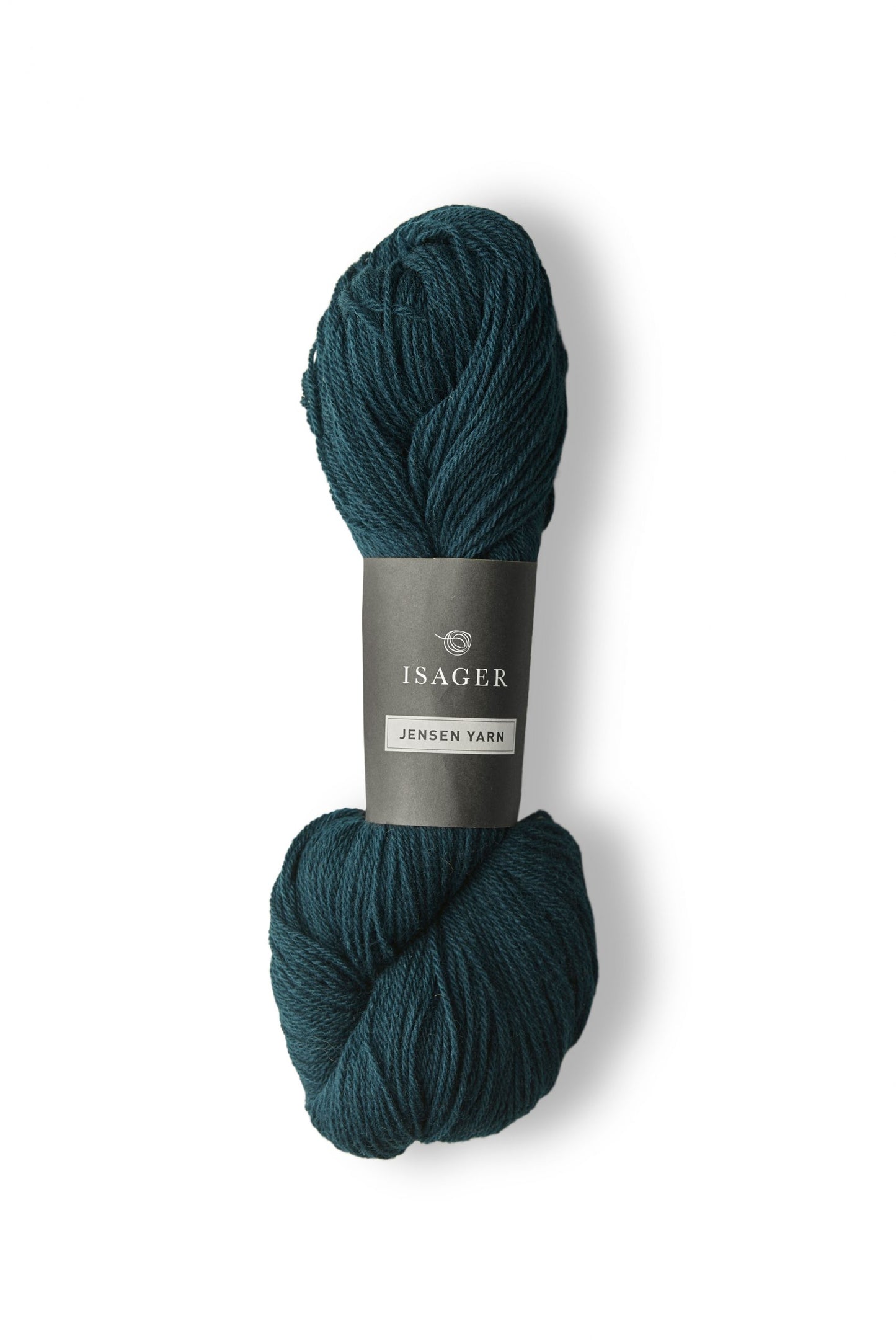 Kuvassa on Isager Jensen -lanka (yarn) sävyssä 101.