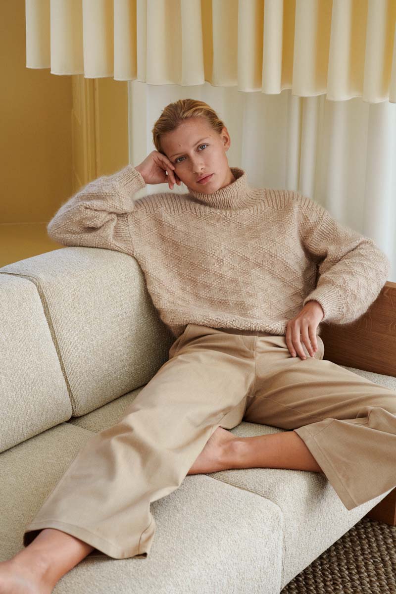 Kuvassa on Isager Texture Sweater -neuleohje (pattern).
