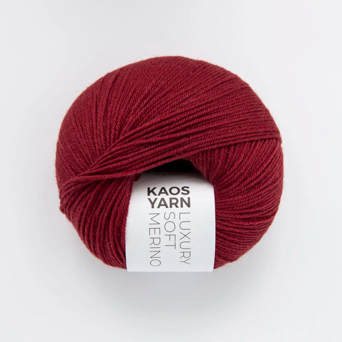 Kuvassa on KAOS YARN LUXURY Soft Merino -lanka värissä Majestic.