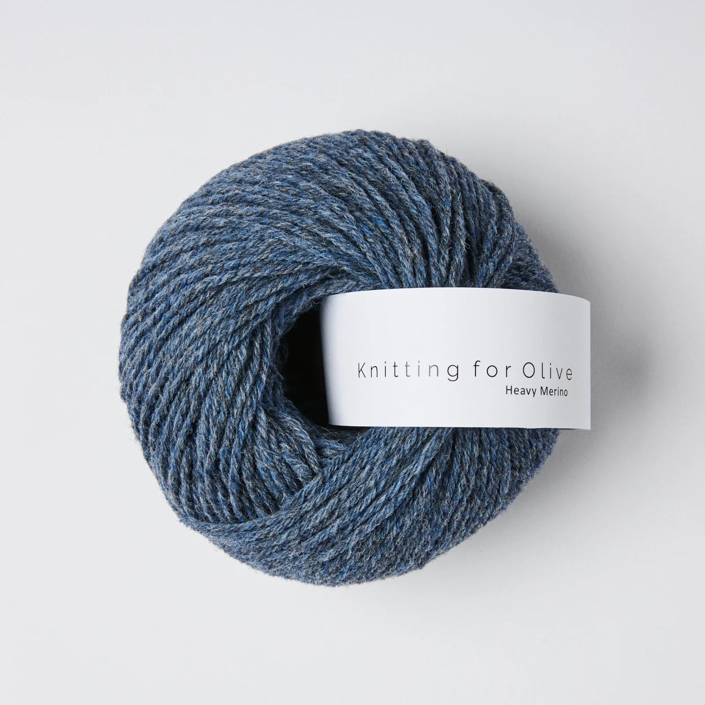 Kuvassa on Knitting for Olive Heavy Merino -lanka (yarn) värissä Blue Whale.
