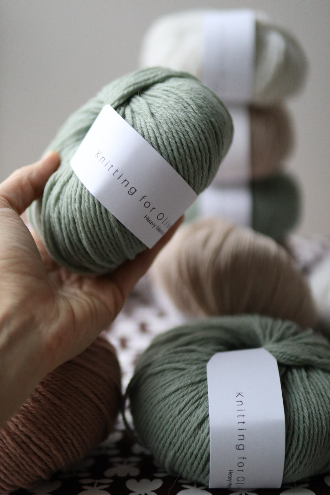 Kuvassa on Knitting for Olive Heavy Merino -lankoja.