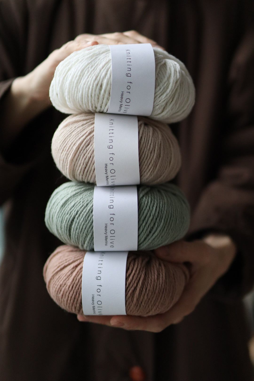 Kuvassa on Knitting for Olive Heavy Merino -lankoja.