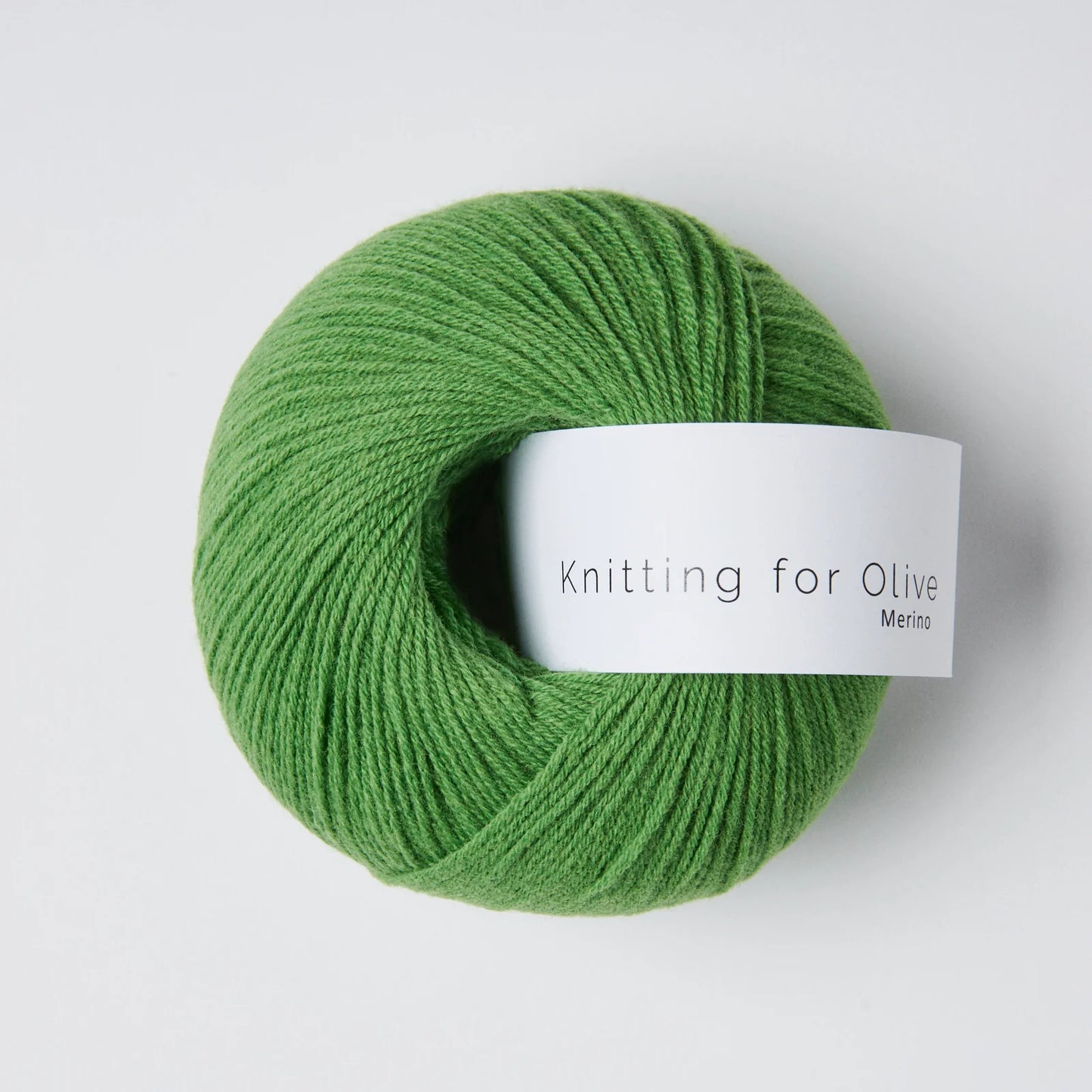Kuvassa on Knitting for Olive Merino -lanka (yarn) värissä Clover Green.