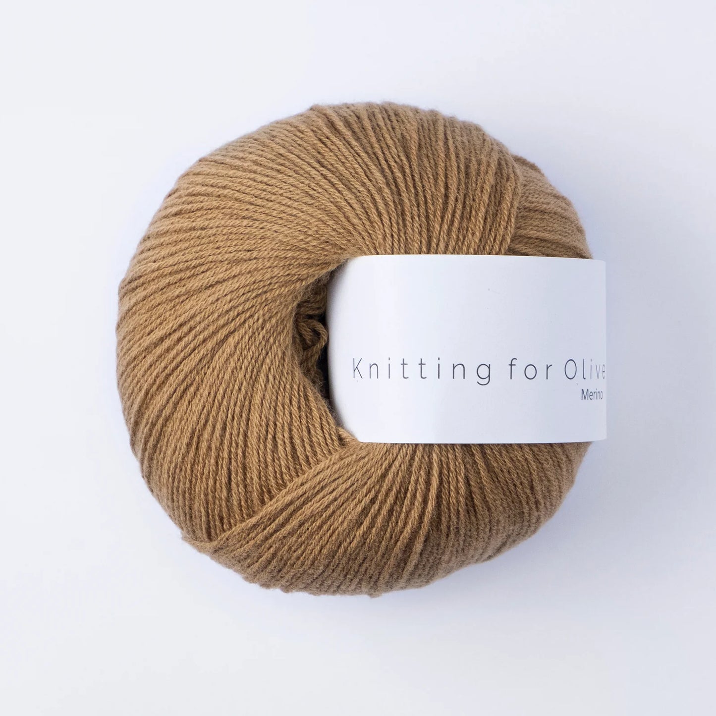 Kuvassa on Knitting for Olive Merino -lanka (yarn) värissä Camel.