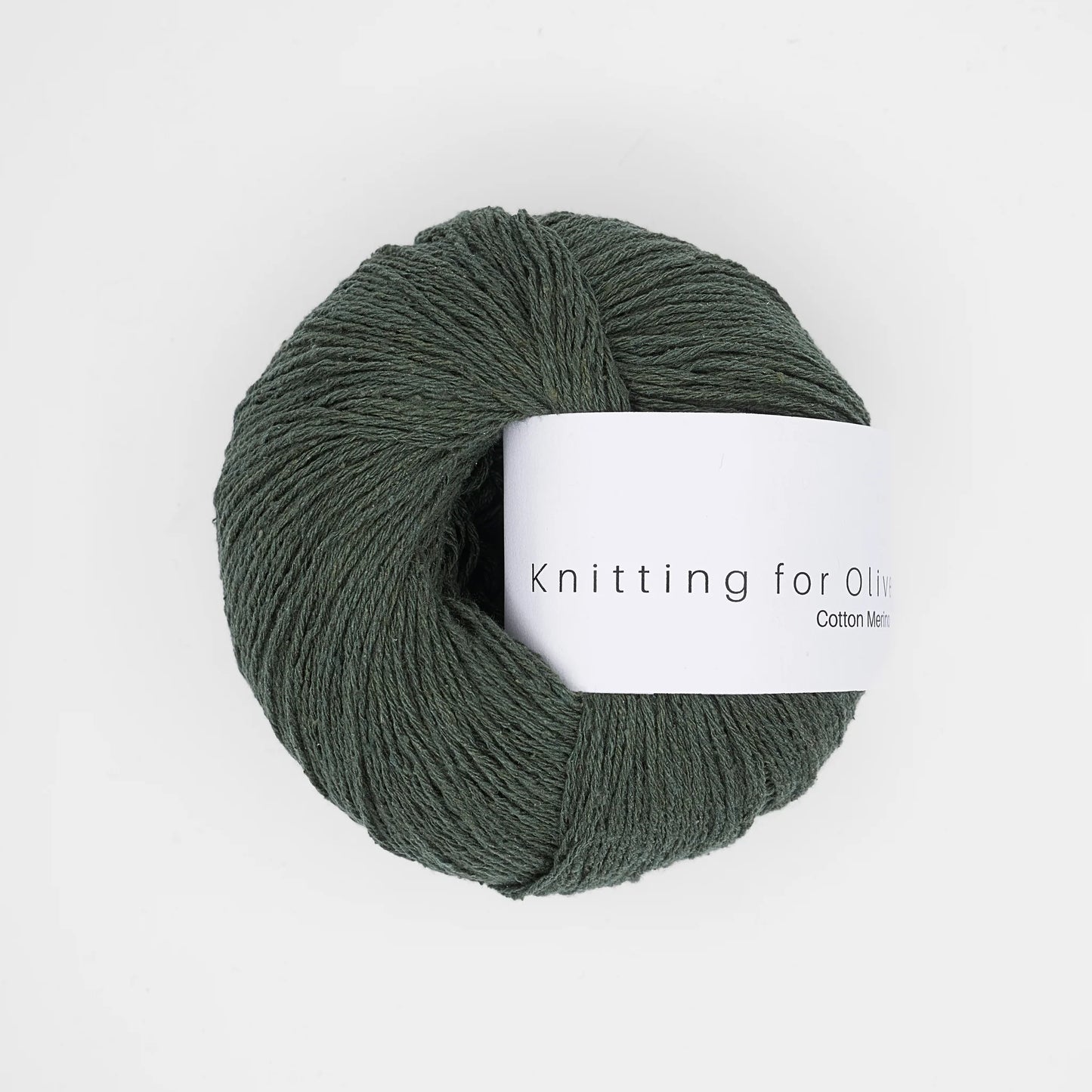 Kuvassa on Knitting for Olive Pure Silk -lanka värissä Bottle Green.