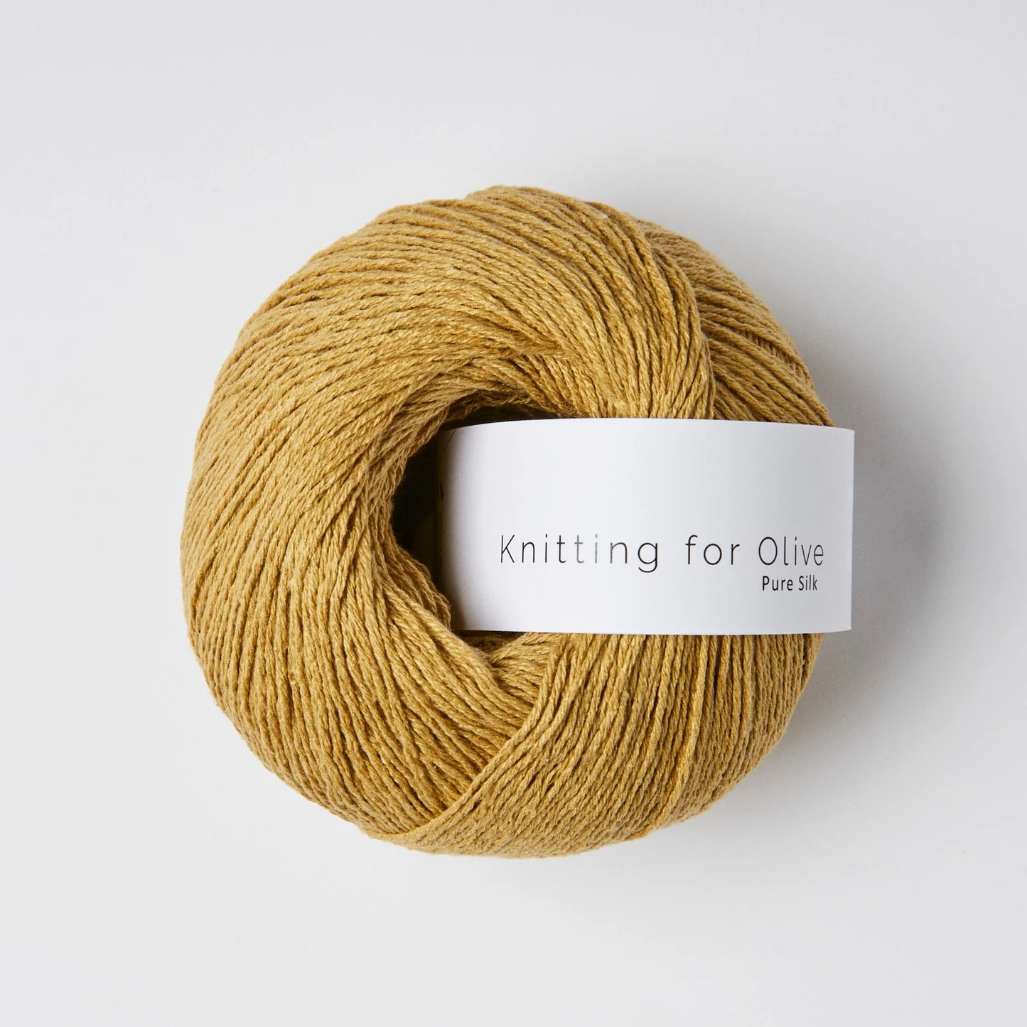 Kuvassa on Knitting for Olive Pure Silk -lanka värissä Dusty Honey.