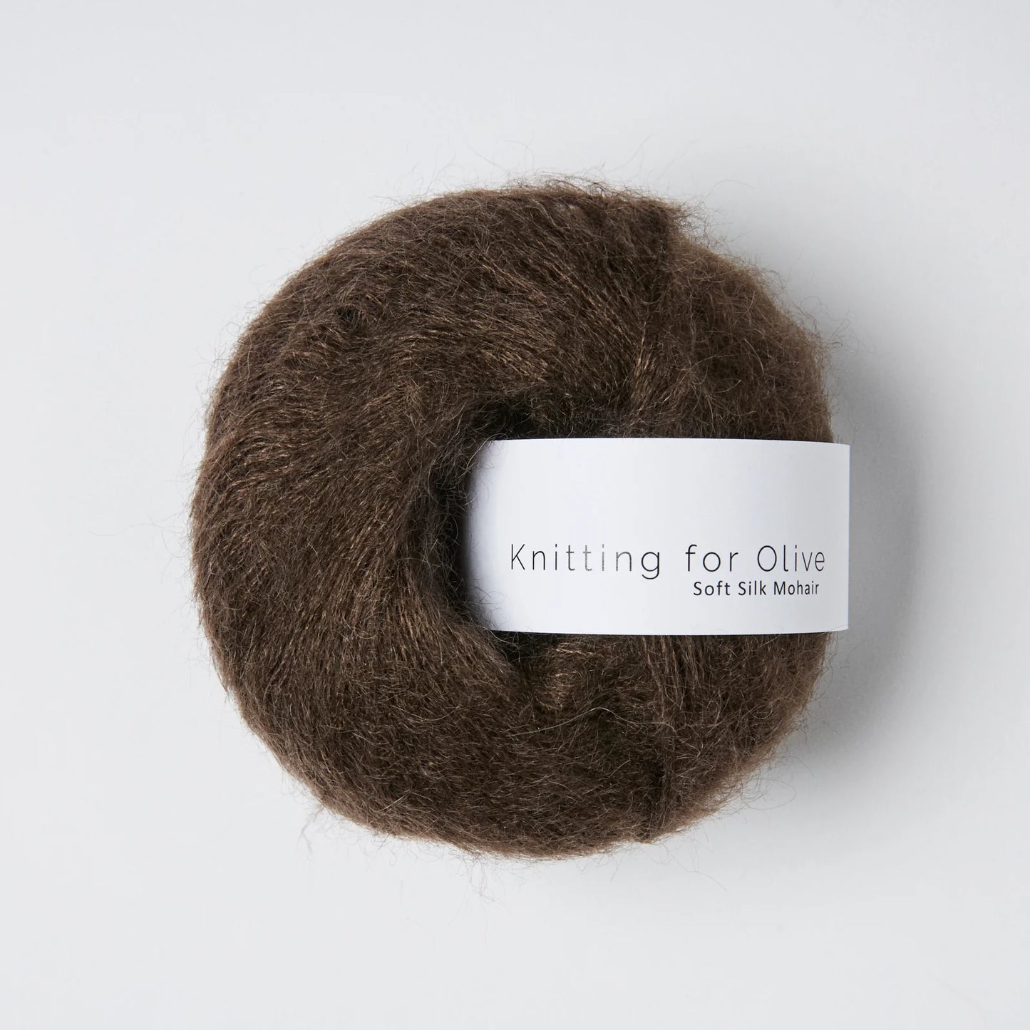 Kuvassa on Knitting for Olive Soft Silk Mohair -lanka (yarn) värissä Brown Bear.