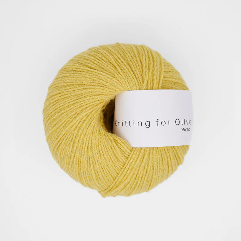 Kuvassa on Knitting for Olive Merino -lanka värissä Buttercup.