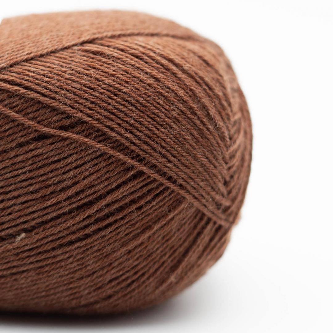 Kuvassa on Kremke Soul Wool Edelweiss Classic 4 Ply värissä Copper.