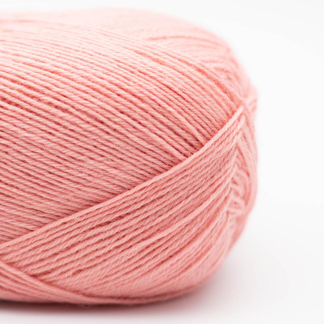 Kuvassa on Kremke Soul Wool Edelweiss Classic 4 Ply värissä Pale Pink.
