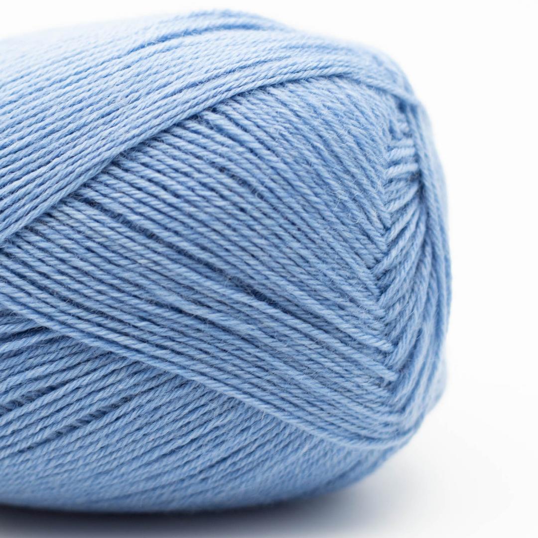 Kuvassa on Kremke Soul Wool Edelweiss Classic 4 Ply värissä Sky Blue.