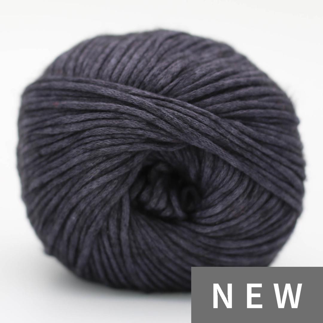 Kuvassa on Kremke Soul Wool Vegan Cashmere -lanka sävyssä Granit melange.