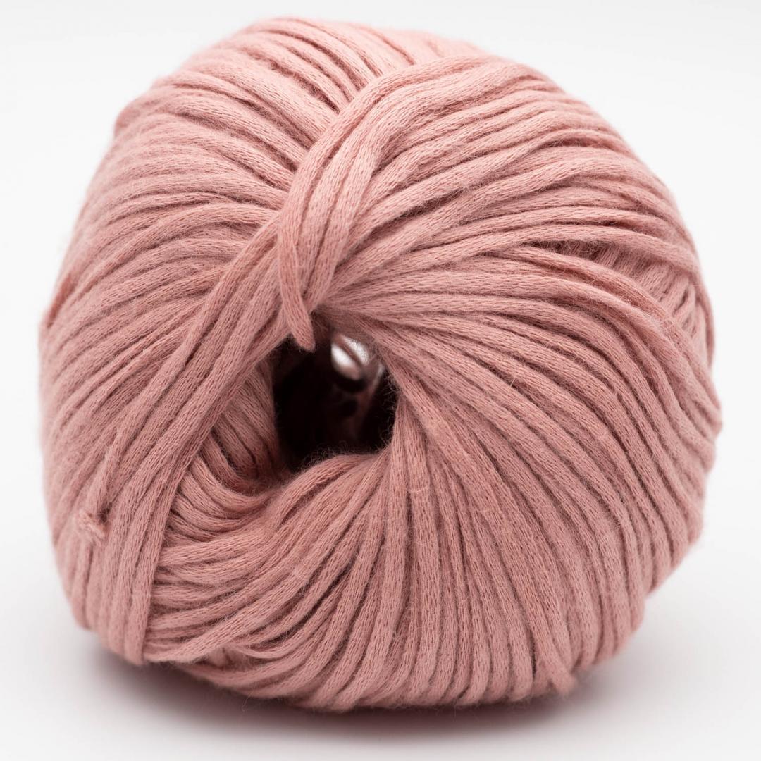Kuvassa on Kremke Soul Wool Vegan Cashmere -lanka sävyssä Old rose.
