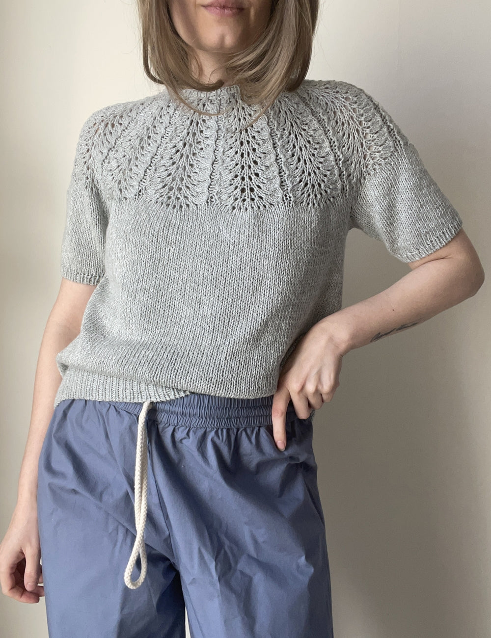 Kuvassa on Le Knit Palme Tee -neuleohje (pattern).