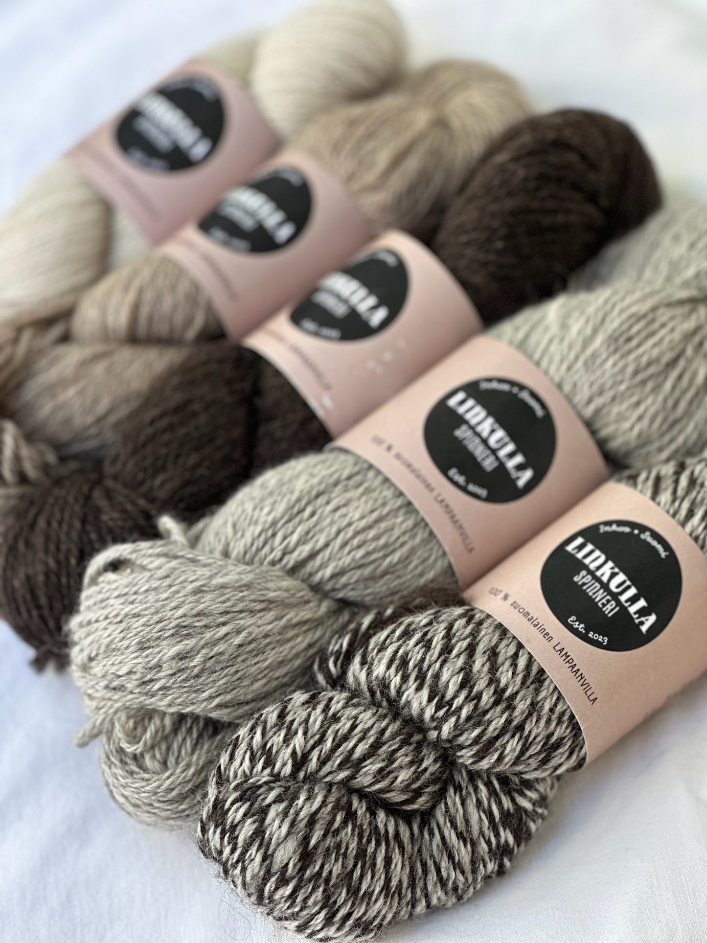 Kuvassa on Linkullan Spinnerin villalankoja 100g.