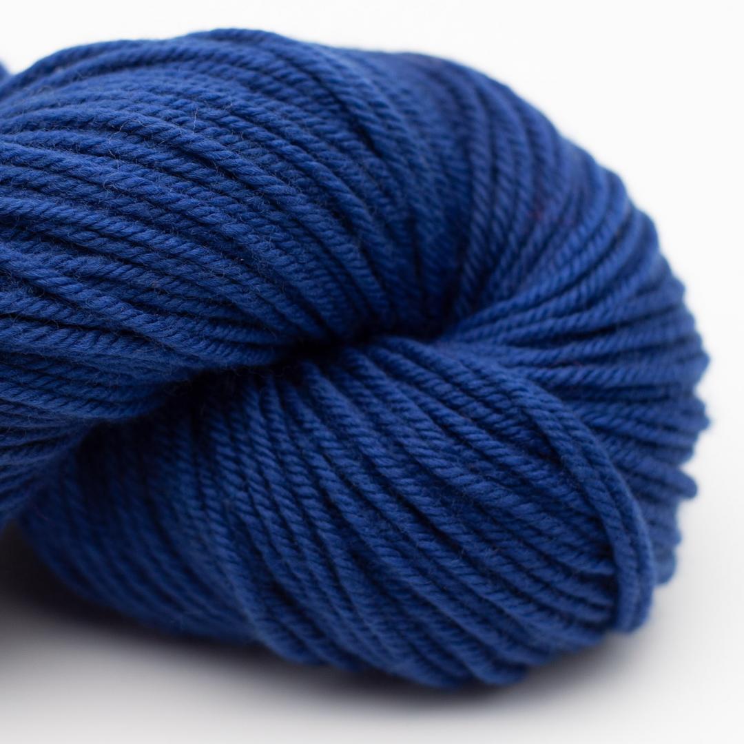 Kuvassa on Manos del Uruguay Alegria Grande Semi Solids Dyed Hand Dyed -sukkalanka (yarn) värissä Oceano.