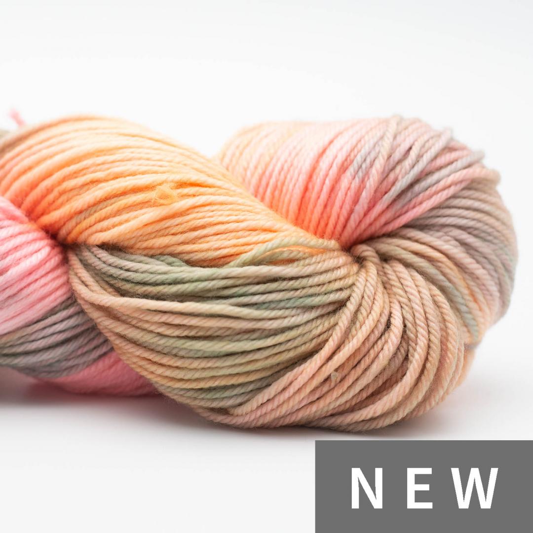 Kuvassa on Manos del Uruguay Alegria Grande Space Dyed Hand Dyed -sukkalanka värissä Butterfly.
