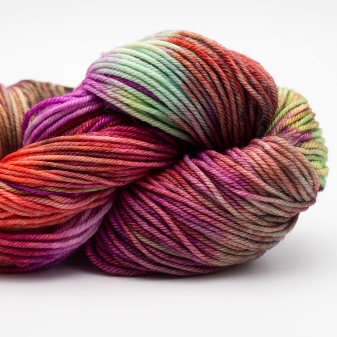 Kuvassa on Manos del Uruguay Alegria Grande Space Dyed Hand Dyed -sukkalanka värissä Cincuenta.