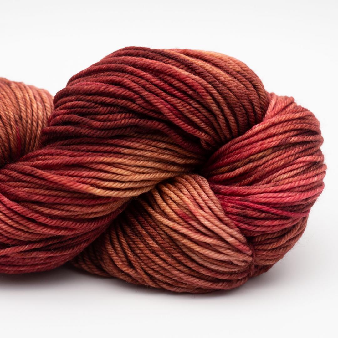 Kuvassa on Manos del Uruguay Alegria Grande Space Dyed Hand Dyed -sukkalanka värissä Sorrento.