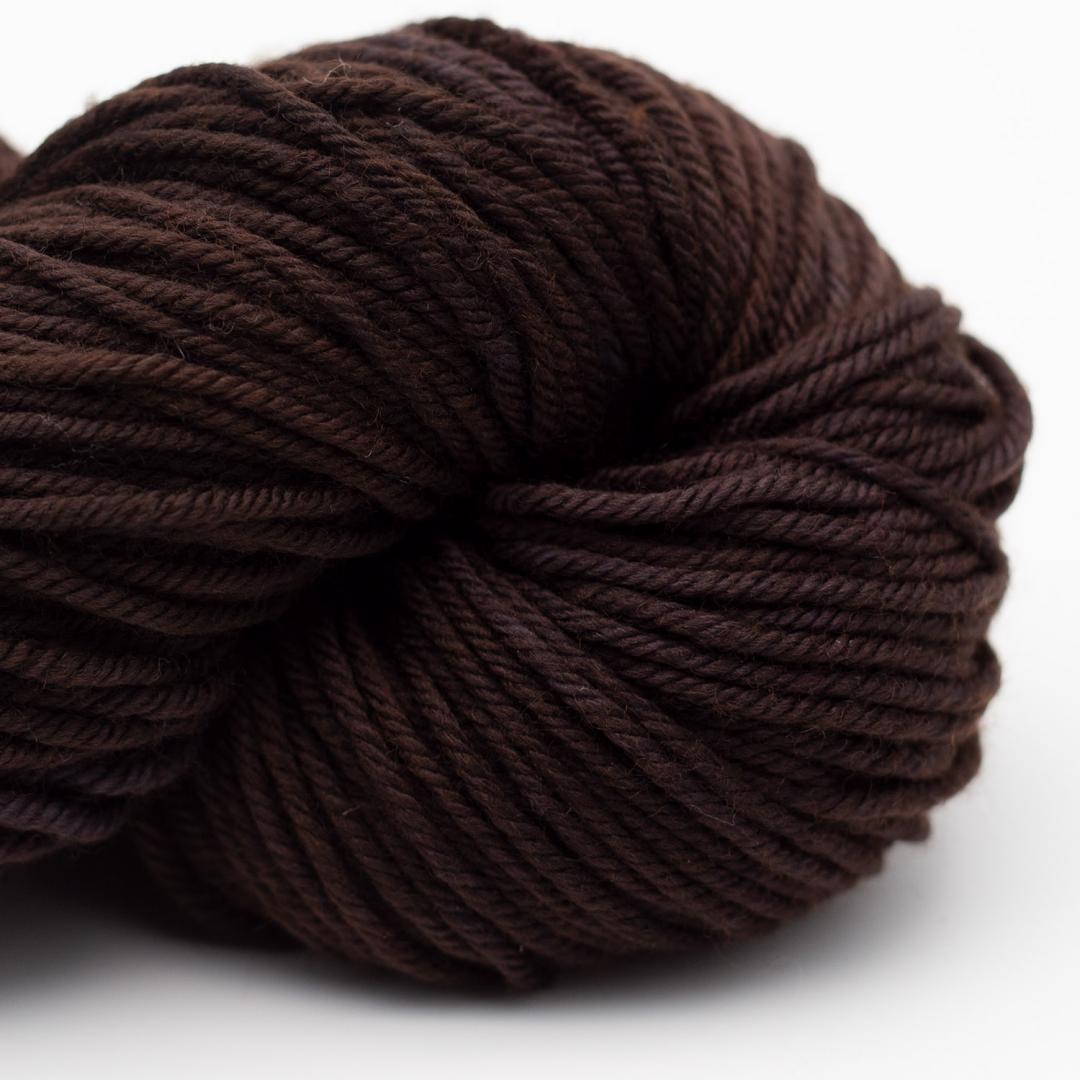 Kuvassa on Manos del Uruguay Alegria Grande Semi Solids Dyed Hand Dyed -sukkalanka (yarn) värissä coffee.