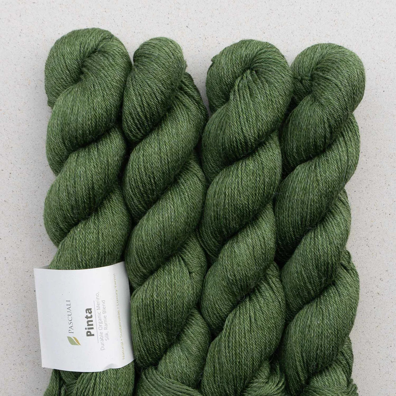 Kuvassa on Pascuali Pinta -lanka (yarn) värissä Olive.