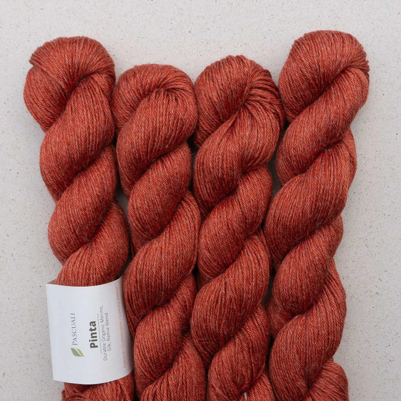 Kuvassa on Pascuali Pinta -lanka (yarn) värissä 118 Rust.