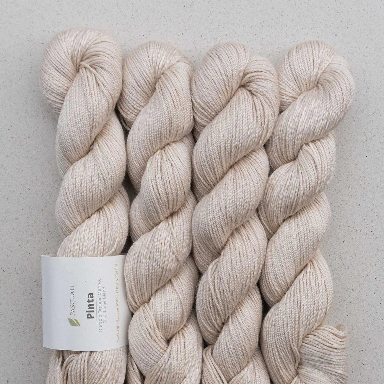 Kuvassa on Pascuali Pinta -lanka (yarn) värissä Beige.