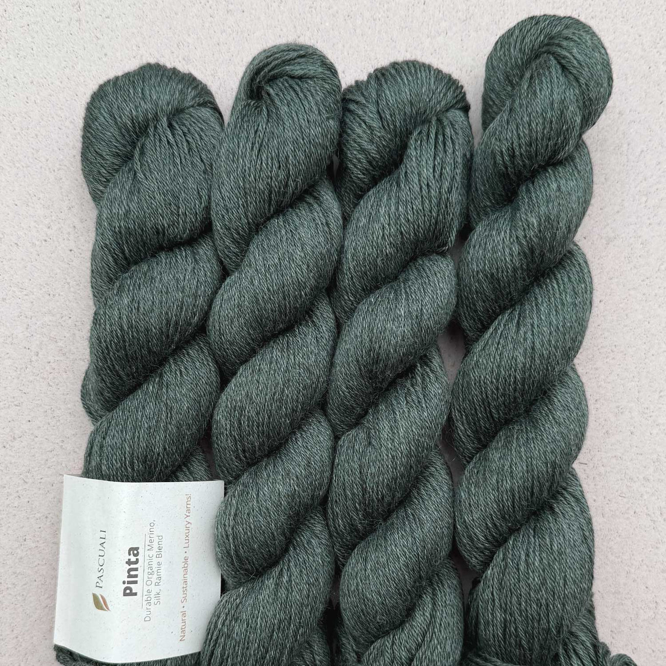 Kuvassa on Pascuali Pinta -lanka (yarn) värissä 131 Seagreen.