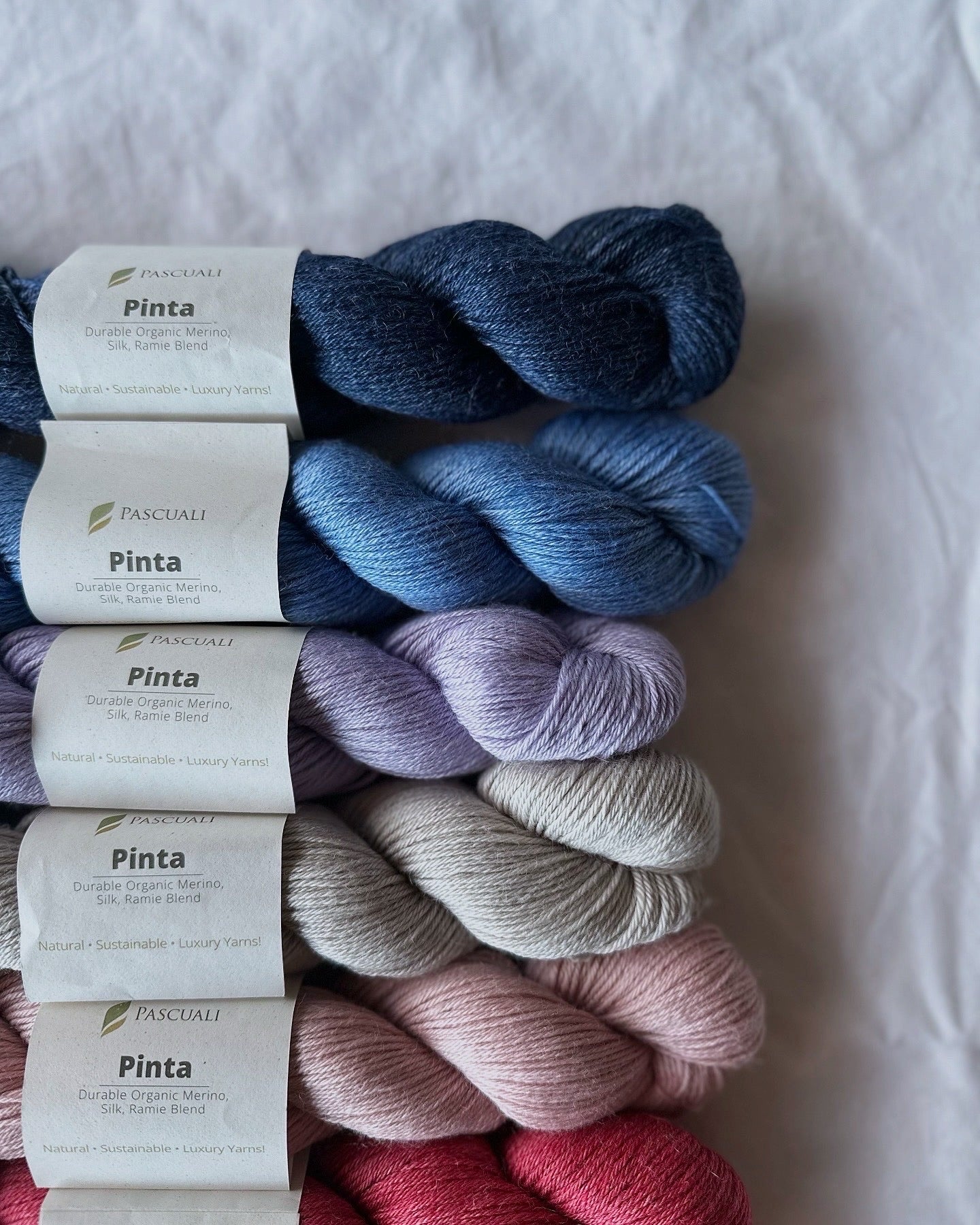 Kuvassa on Pasucalin Pinta -lankoja (yarn).