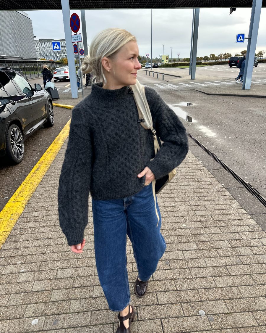 Kuvassa on PetiteKnit Dagmar Sweater -neuleen ohje (pattern).
