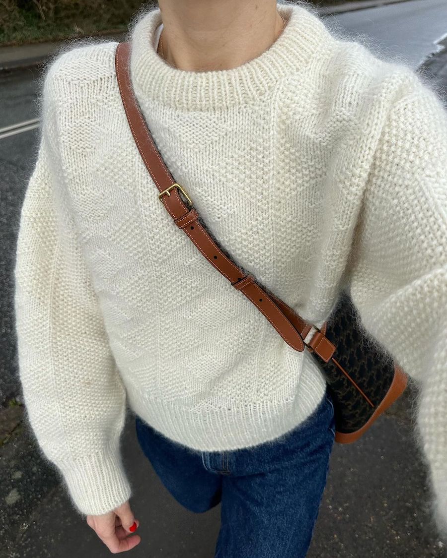 Kuvassa on PetiteKnit Esther Sweater -neuleohje (pattern).