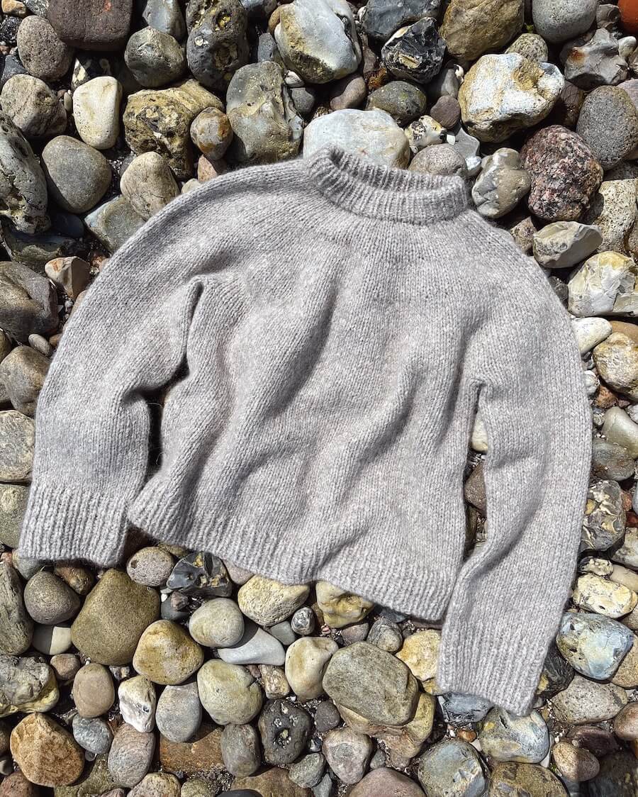Kuvassa on PetiteKnit Novice Sweater Chunky Edition -neuleen ohje (pattern).