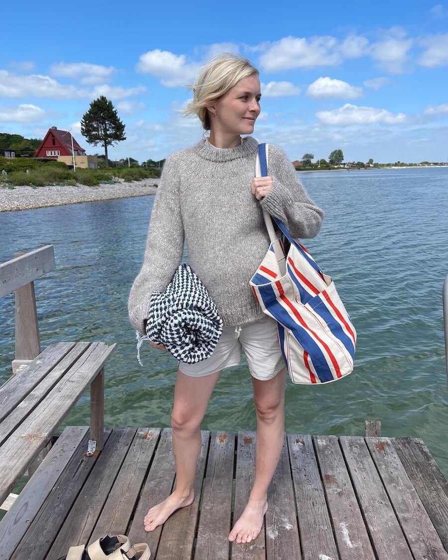 Kuvassa on PetiteKnit Novice Sweater Chunky Edition -neuleen ohje (pattern).