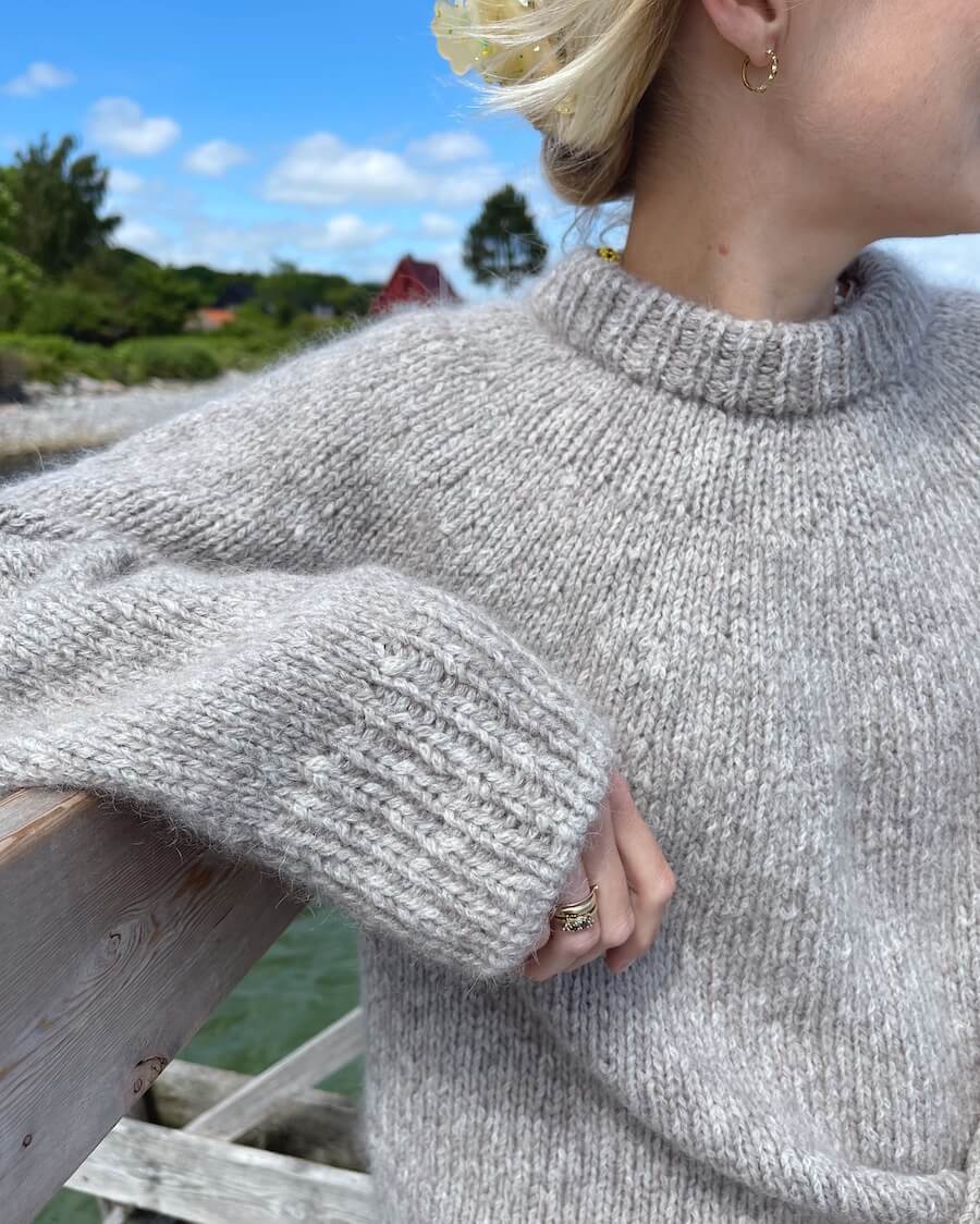 Kuvassa on PetiteKnit Novice Sweater Chunky Edition -neuleen ohje (pattern).