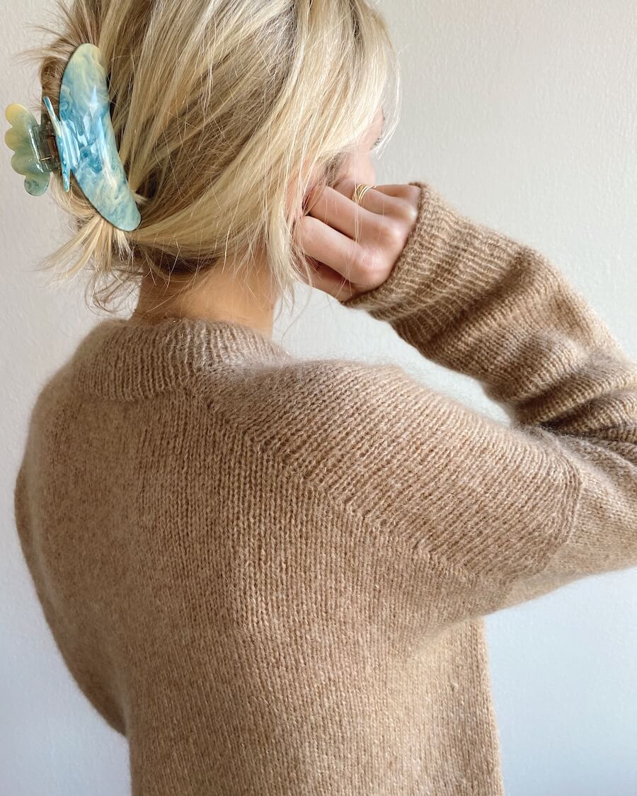 Kuvassa on PetiteKnit Oslo Sweater -neuleen ohje (pattern).