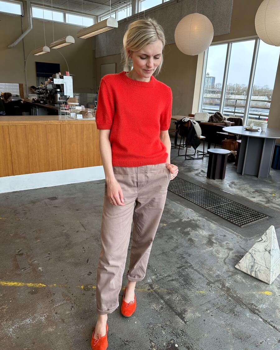 Kuvassa on PetiteKnit Poppy Tee -neuleen ohje (pattern).